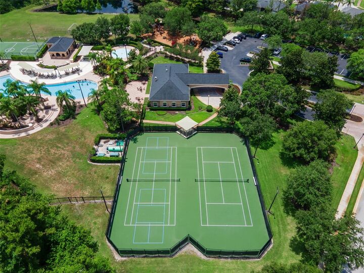 Property Photo: 4001 Heirloom Rose Place FL 32766