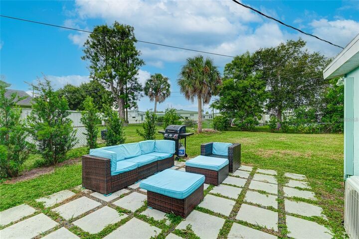 Property Photo: 1023 Roberta Street FL 34285