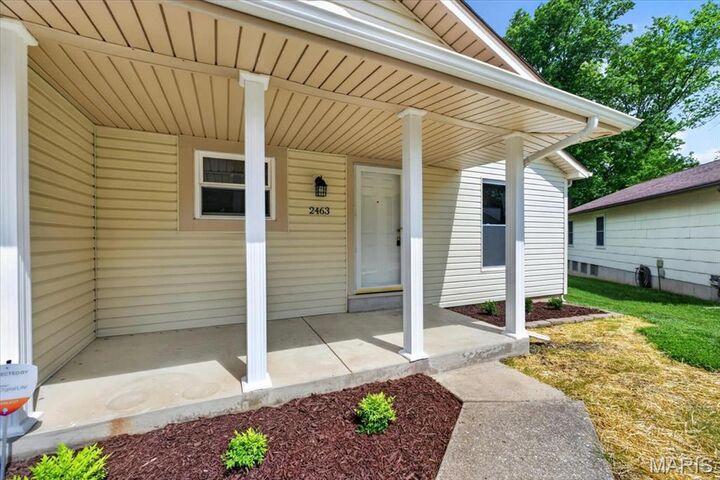 Property Photo:  2463 Village Glen Court  MO 63043 