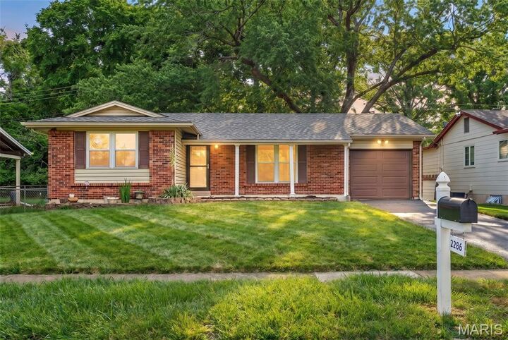 Property Photo:  2286 Westglen Park Drive  MO 63043 