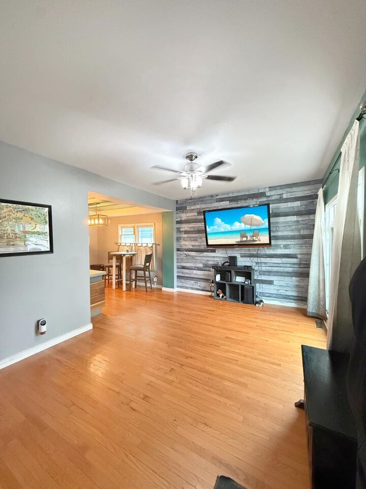 Property Photo:  711 1st Ave SE  ND 58701 