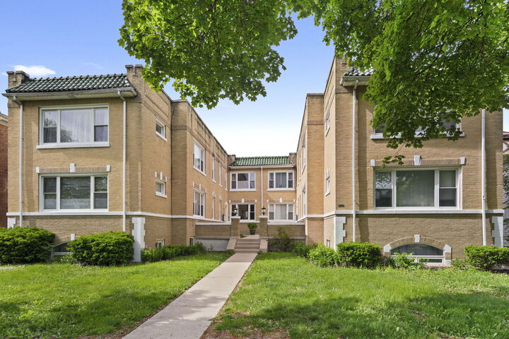 Property Photo:  5418 W Windsor Street 1N  IL 60630 