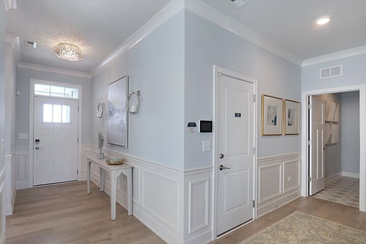 Property Photo:  