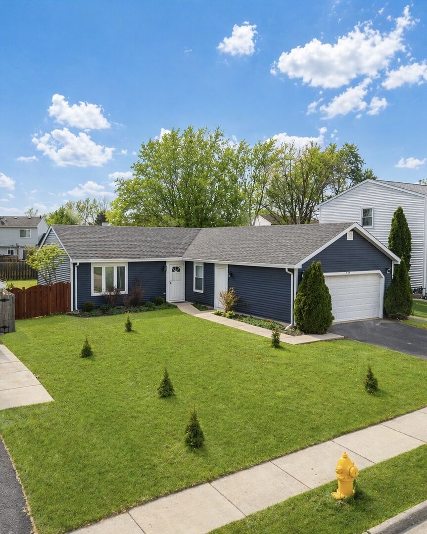 Property Photo:  828 Huron Court  IL 60188 