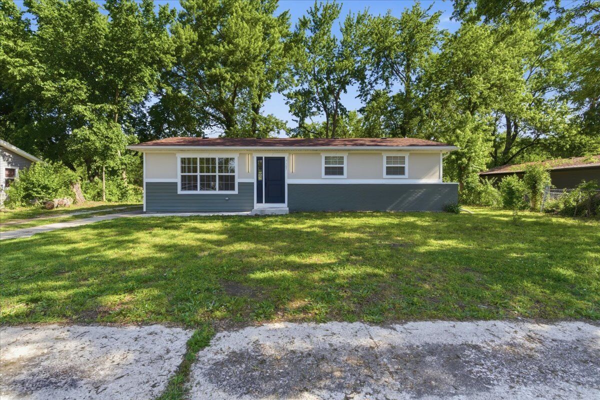 Property Photo: 7307 E 1st Street IL 60964
