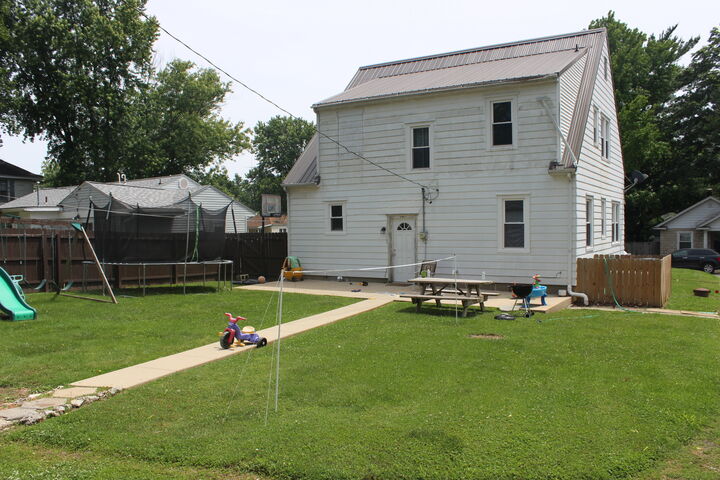 Property Photo:  
