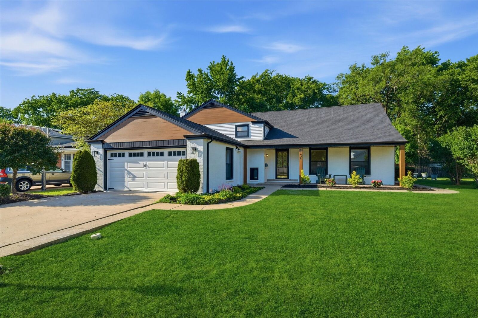 Property Photo: 12 W Pickwick Road IL 60005
