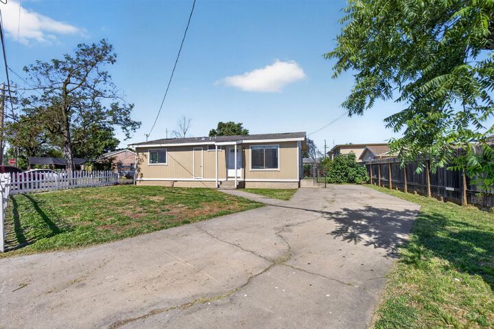 Property Photo:  2715 Altos Avenue  CA 95815 