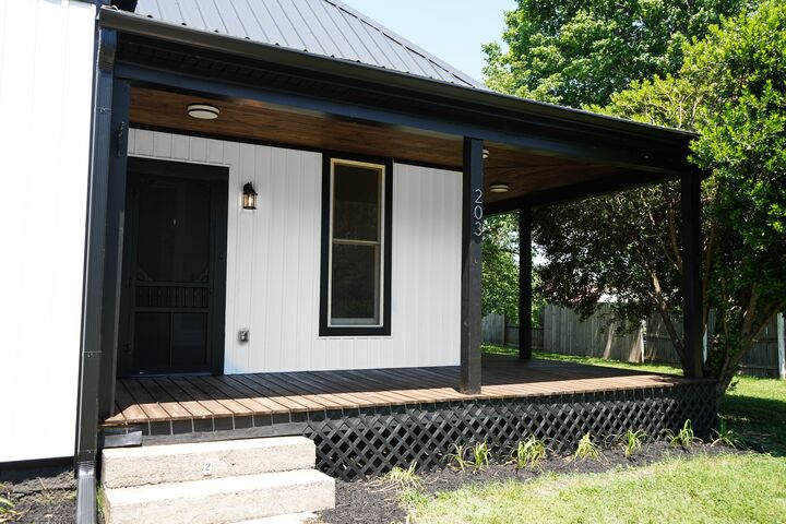 Property Photo: 203 College St TN 37148