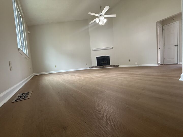 Property Photo:  104 Edgehill Ln  TN 37075 