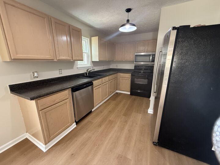 Property Photo: 104 Edgehill Ln TN 37075