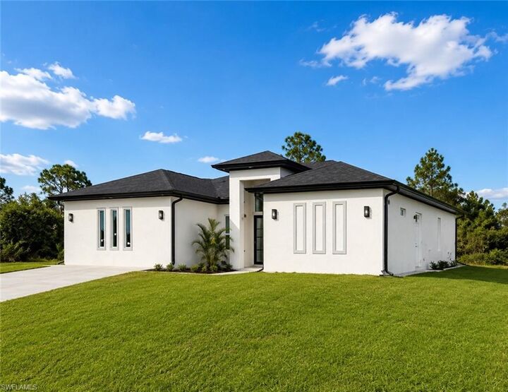 Property Photo: 713 Da Vinci Ave S FL 33974
