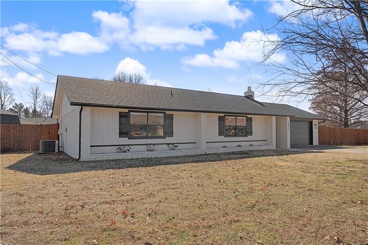 Property Photo:  1906 SE Taylor Street  AR 72712 