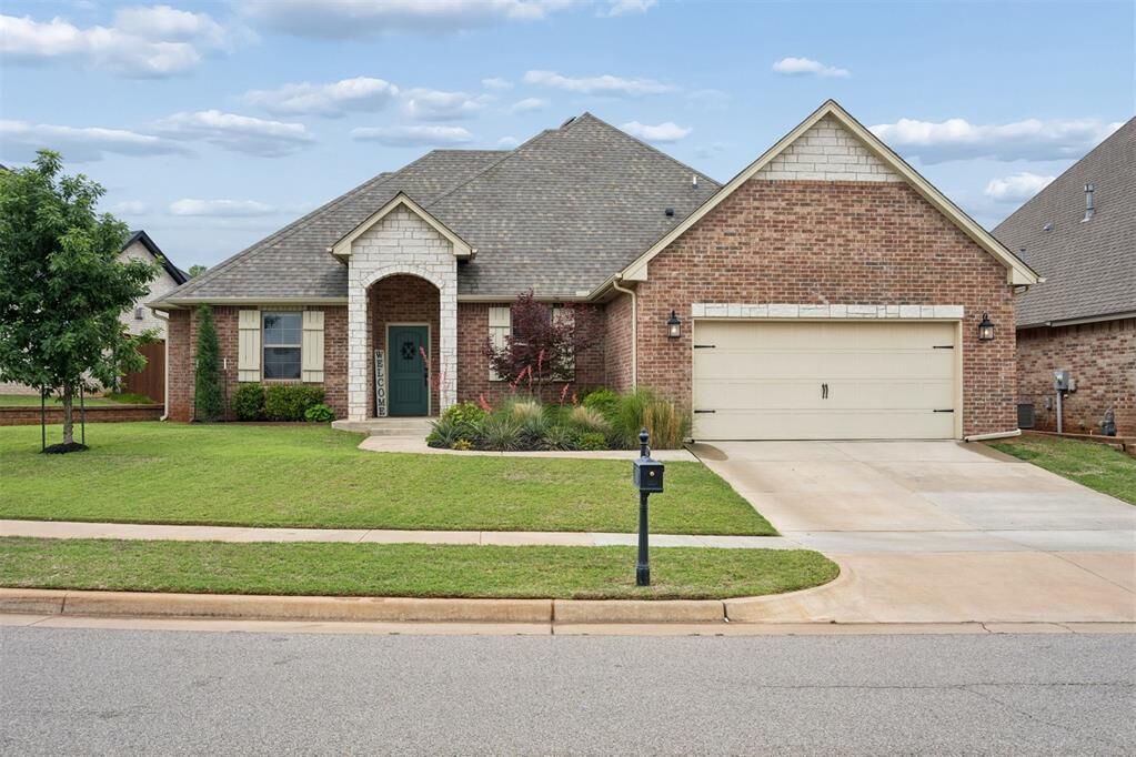 Property Photo:  712 NW 192nd Terrace  OK 73012 
