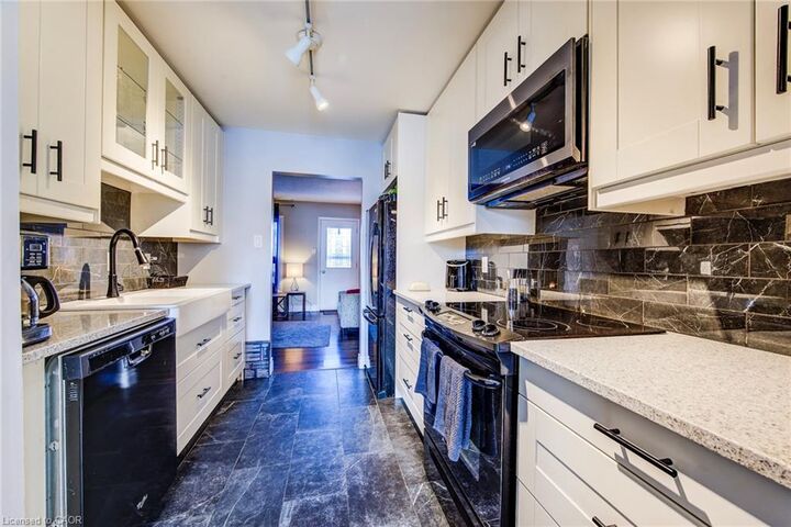 Property Photo:  1093 Nellis Street 20  ON N4T 1P5 