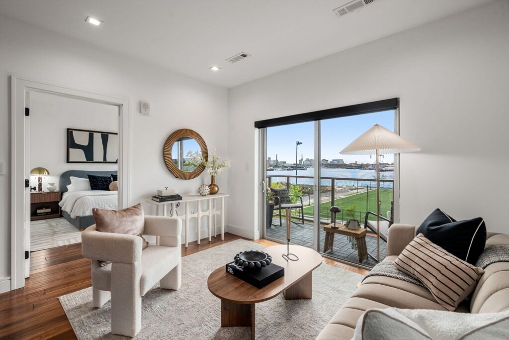Property Photo:  99 Sumner St 321  MA 02128 