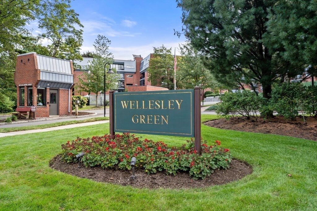 Property Photo:  65 Grove St 444  MA 02482 