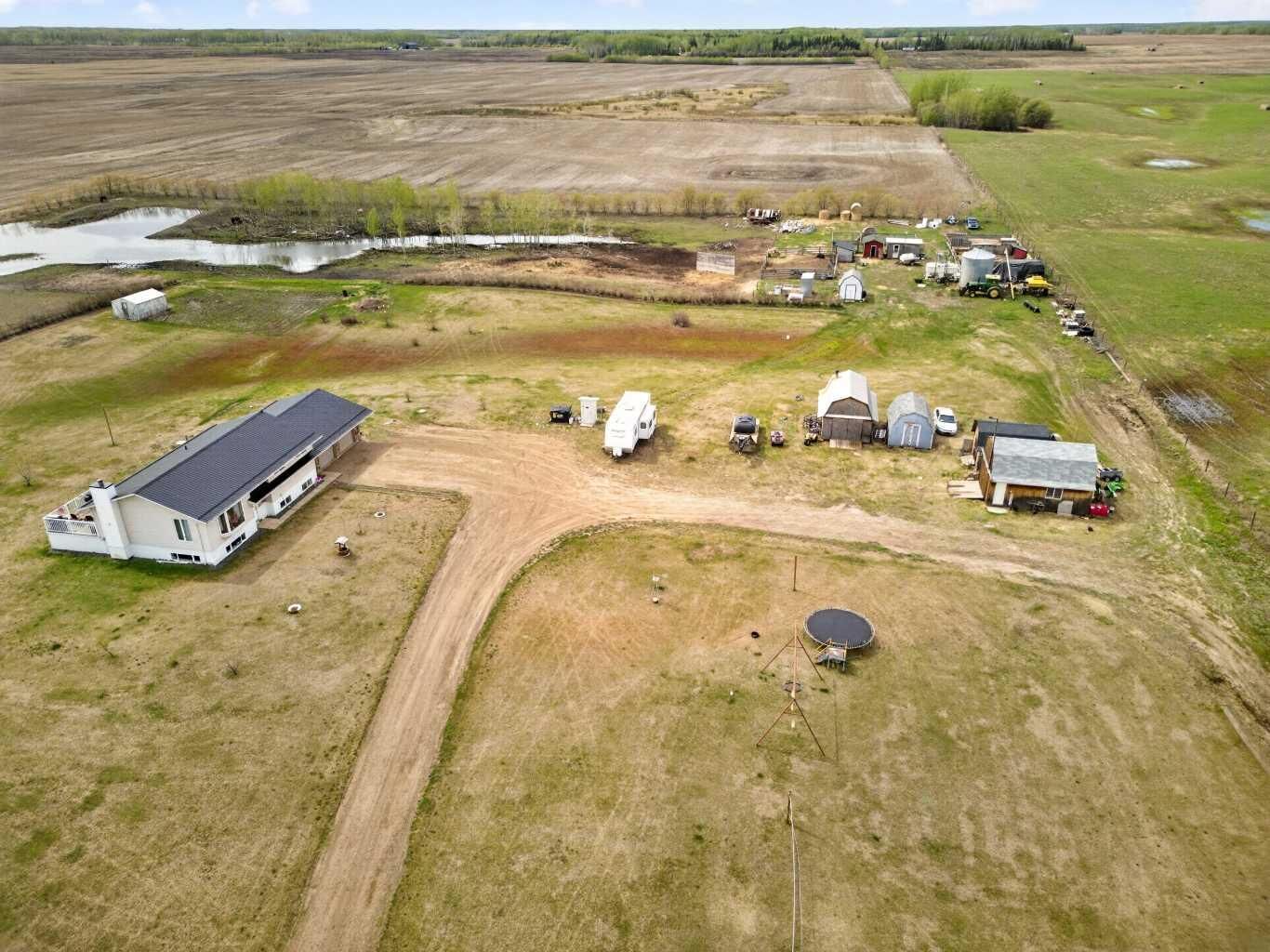 Property Photo:  107078 Range Road 144  AB T0H 2H0 