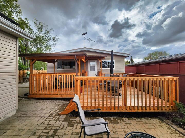 Property Photo: 18 Willow Road AB T0L 0T0