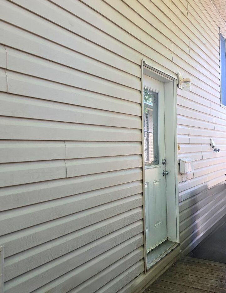 Property Photo:  9318 106 Avenue C  AB T8V 1H7 