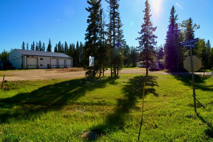 Property Photo: 953 Bear Paw Crescent AB T0H 4E0