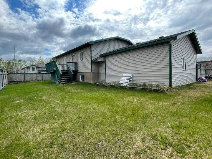 Property Photo: 12 Bison Crescent AB T0H 1Z0