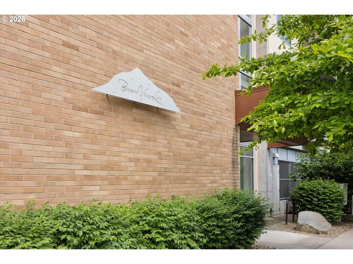 Property Photo:  3525 NE 50th Ave 303  OR 97213 