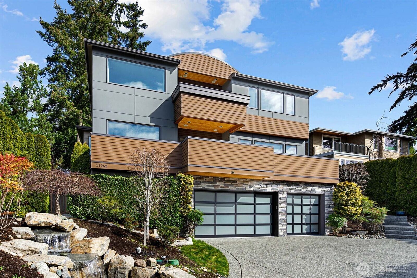 Property Photo:  11262 SE 34th St  WA 98004 