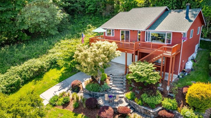 Property Photo:  2205  Cranes Landing Drive  WA 98253 