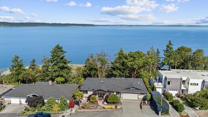 Property Photo: 715 Onamac Way WA 98282