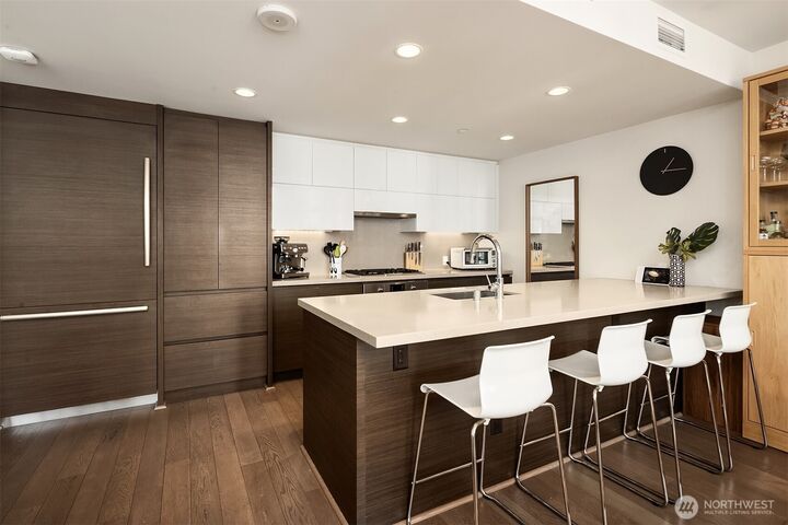 Property Photo: 583 Battery Street 702N WA 98121