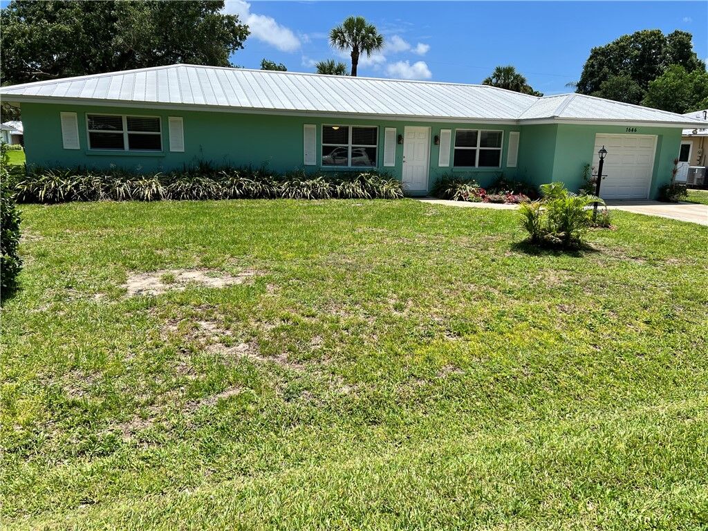 Property Photo: 1646 71st Court FL 32966
