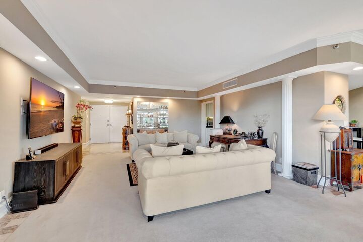 Property Photo: 300 SE 5th Avenue 6160 FL 33432