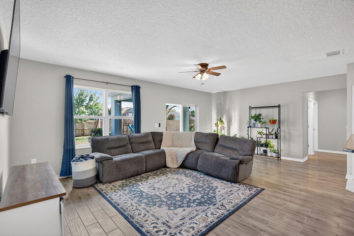 Property Photo: 770 SW Saragossa Avenue FL 34953