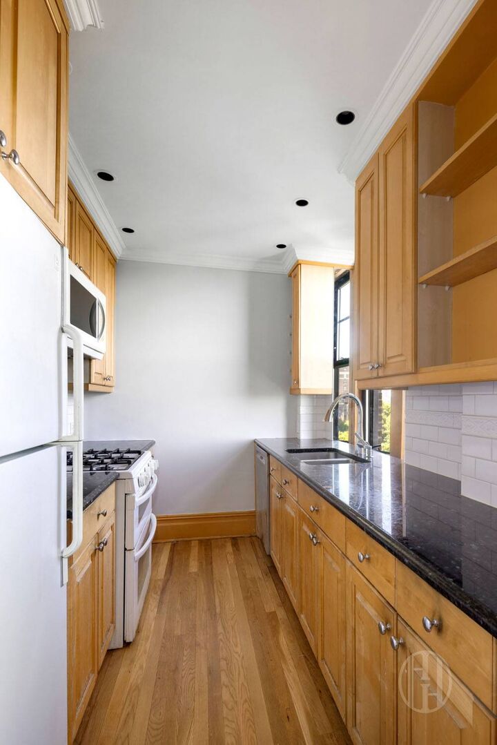 Property Photo:  375 Riverside Drive 6B  NY 10025 