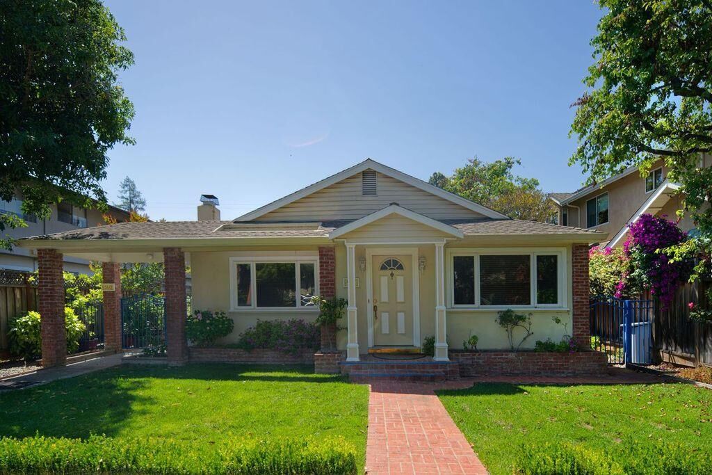 Property Photo:  558 Lassen Street  CA 94022 