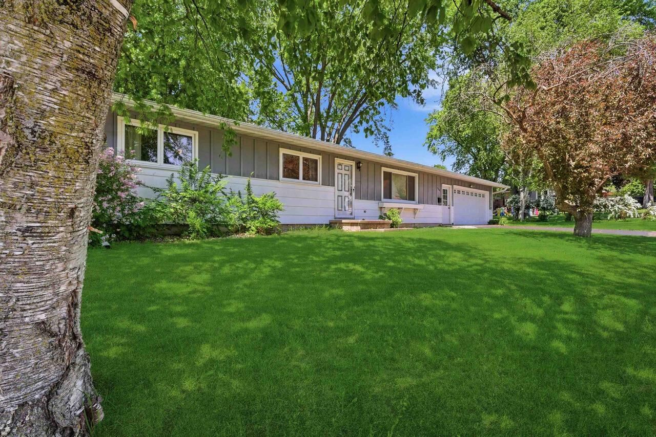 Property Photo: 406 Hamburg Street WI 54971