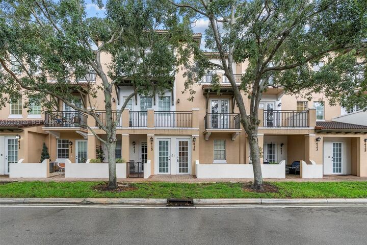 Property Photo: 419 SW 147th Ave 108 FL 33027