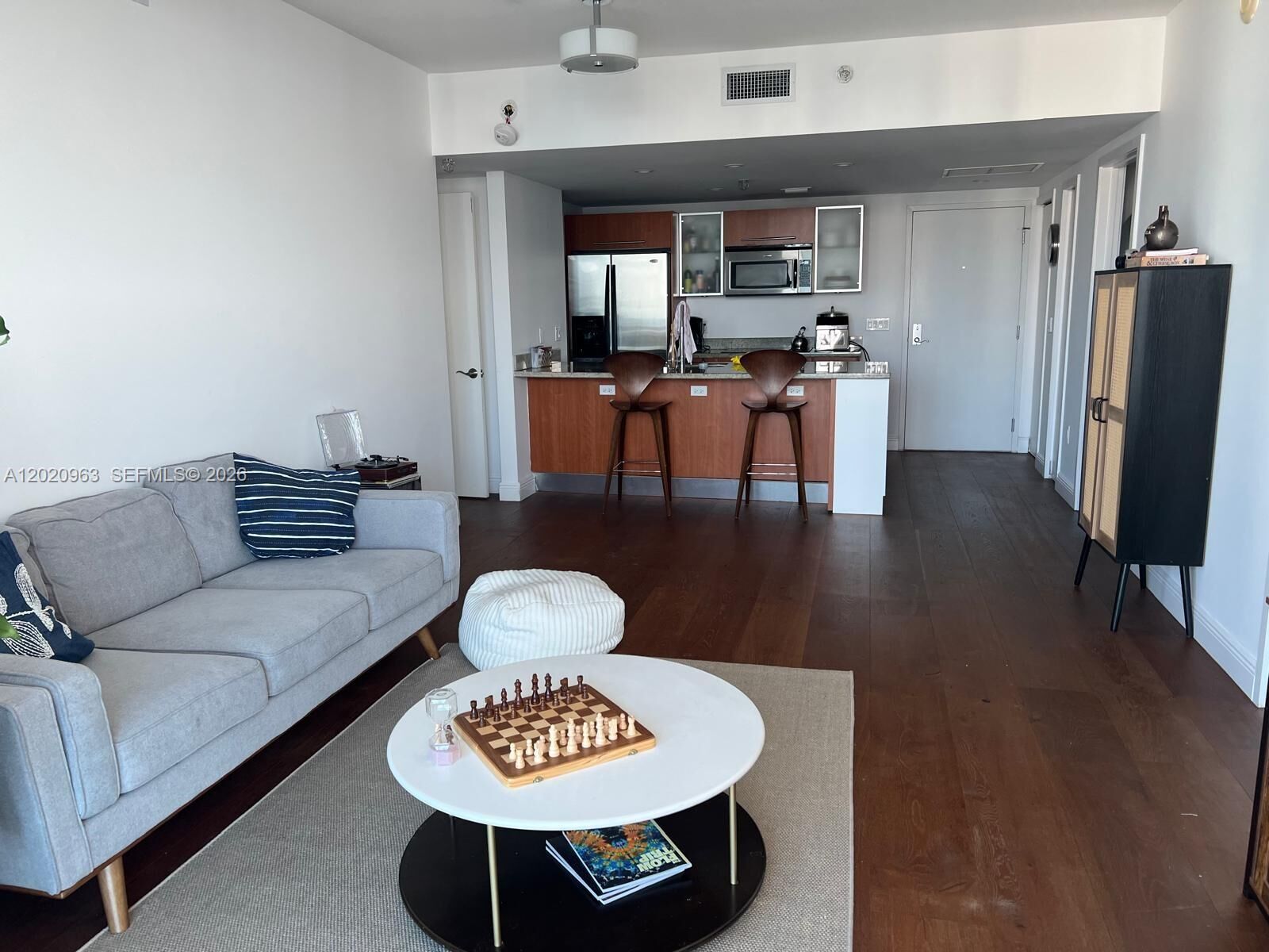Property Photo: 185 SW 7th St 3209 FL 33130