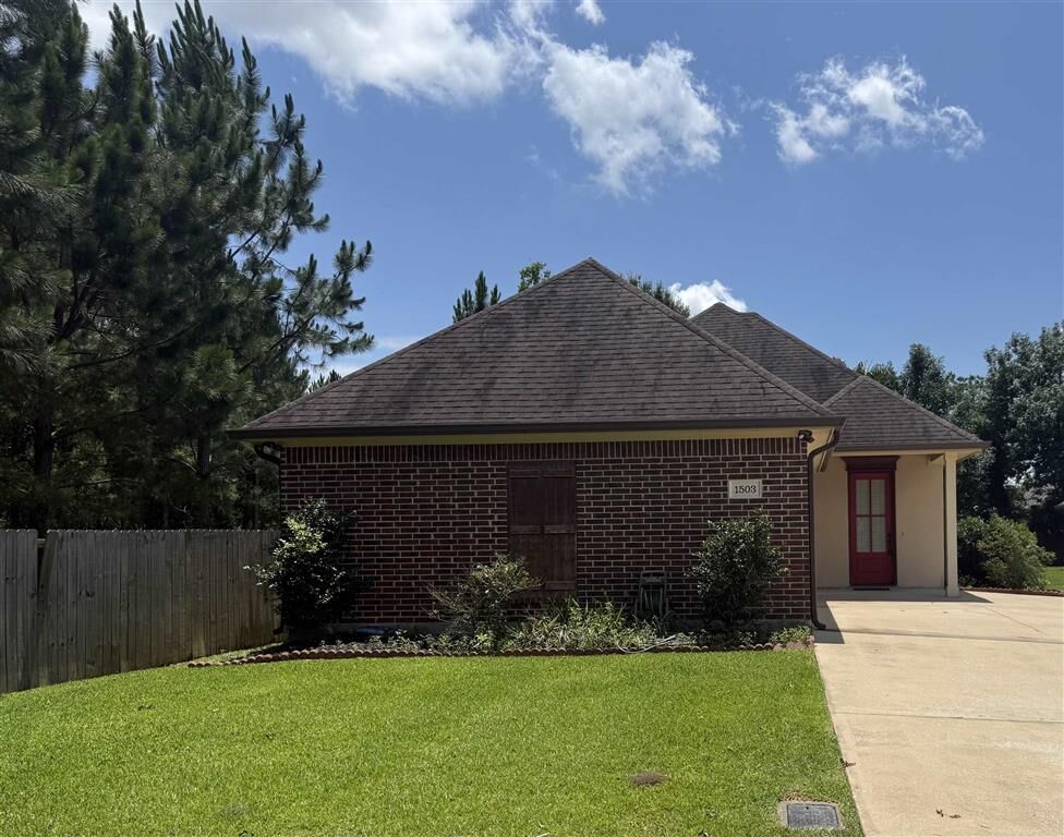 Property Photo: 1503 Driftwood Lane LA 70601