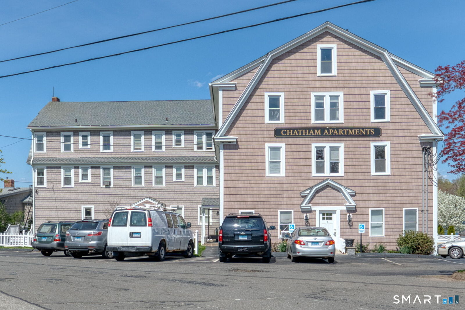 Property Photo: 41 East High Street 3 CT 06424