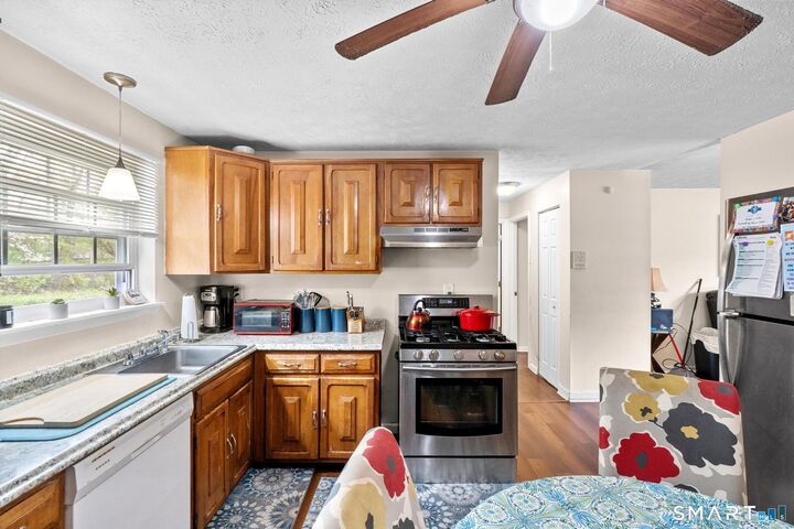 Property Photo:  1081 Blue Hills Avenue B  CT 06002 