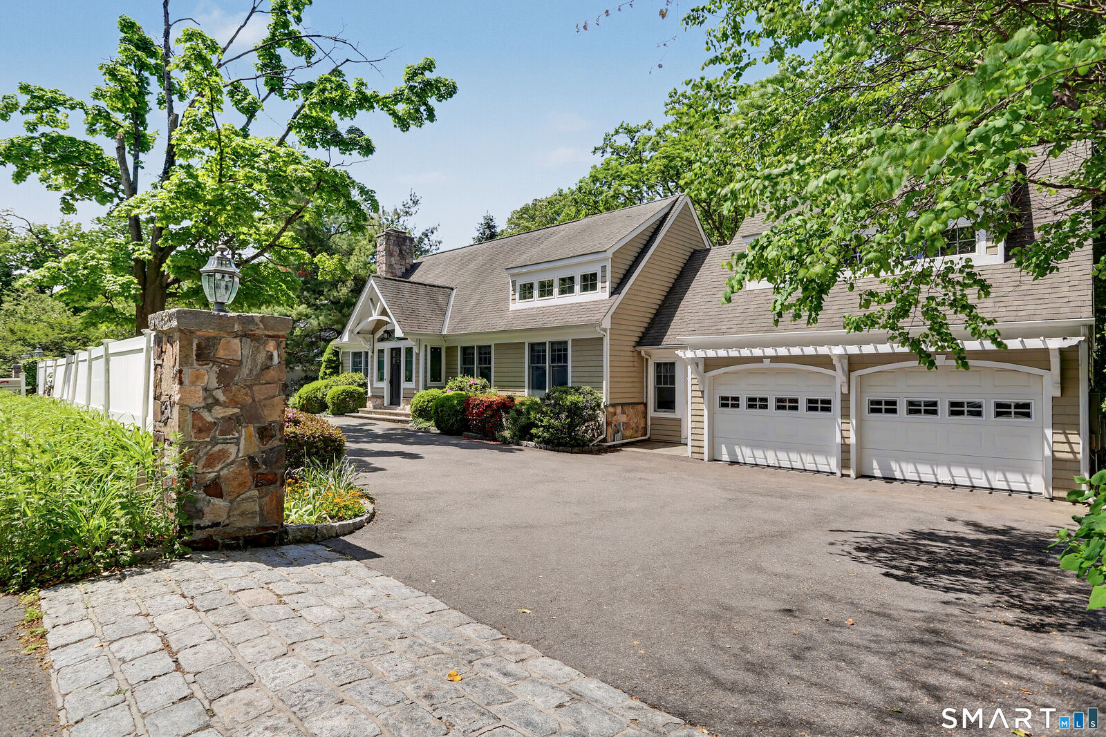 Property Photo:  186 Compo Road South  CT 06880 