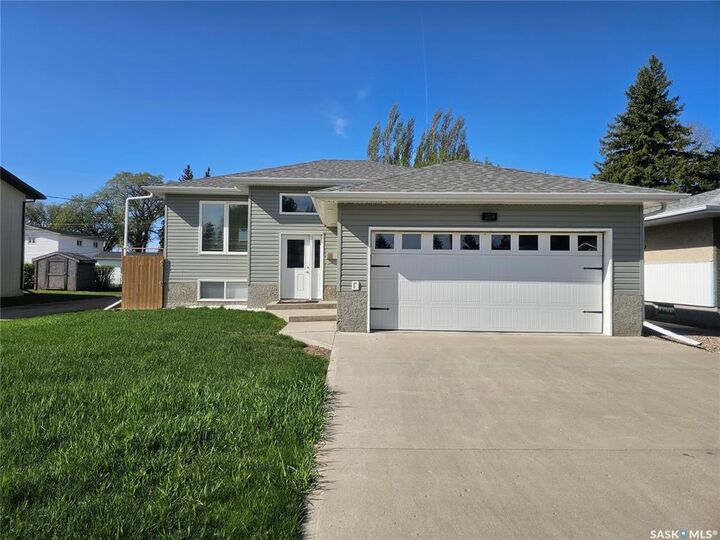 224 3rd Avenue W — photo 1