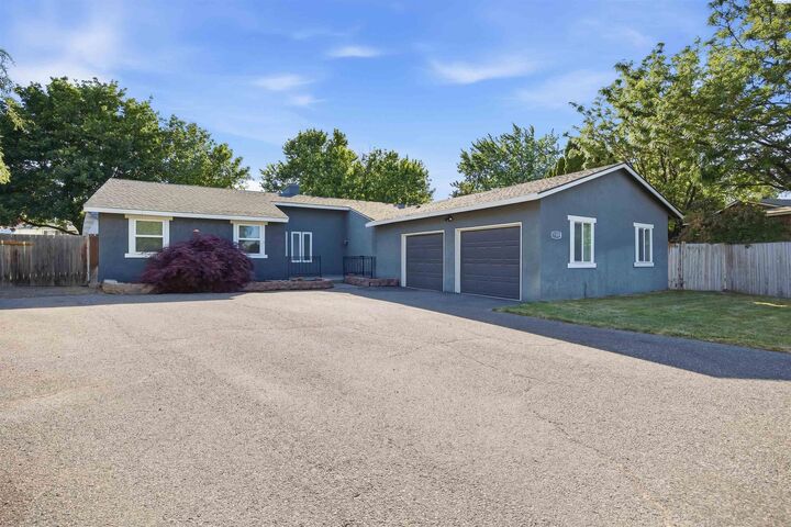 Property Photo:  2508 S Edison Pl  WA 99338 