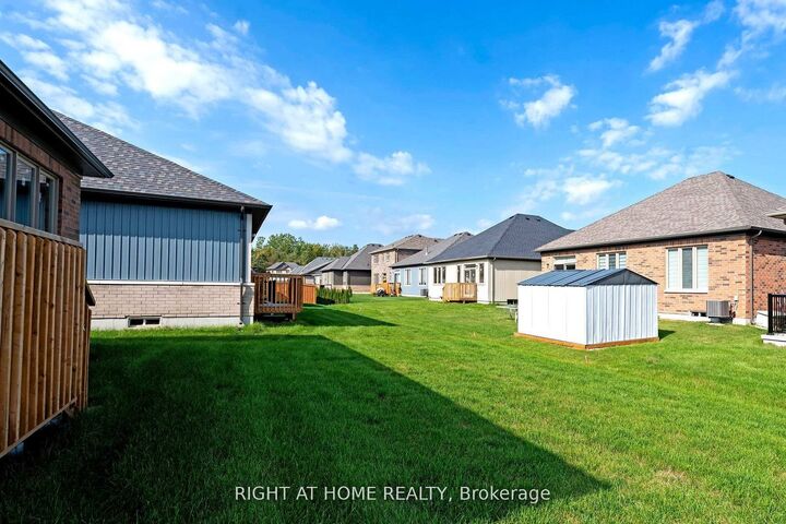 Property Photo: 256 Duncan Street ON L0M 1S0