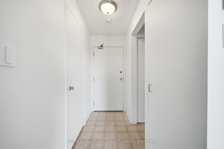 Property Photo: 270 Brittany Drive 412 ON K1K 4M3