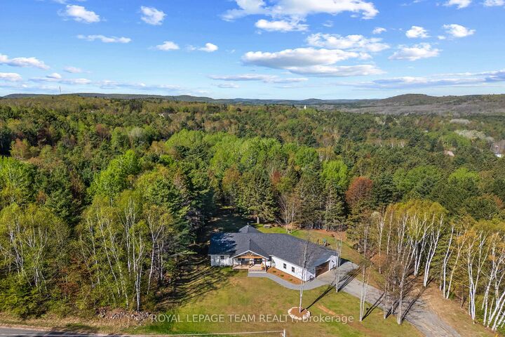 Property Photo: 36 Hillcrest Avenue ON K0J 1N0