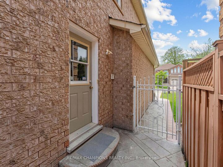 Property Photo: 1 Cluster Oak Place ON L6R 1V2