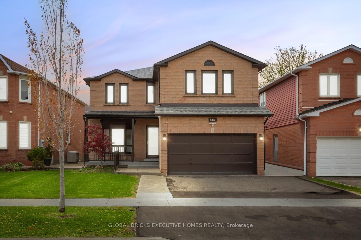 Property Photo: 5952 Grossbeak Drive ON L5N 6B3
